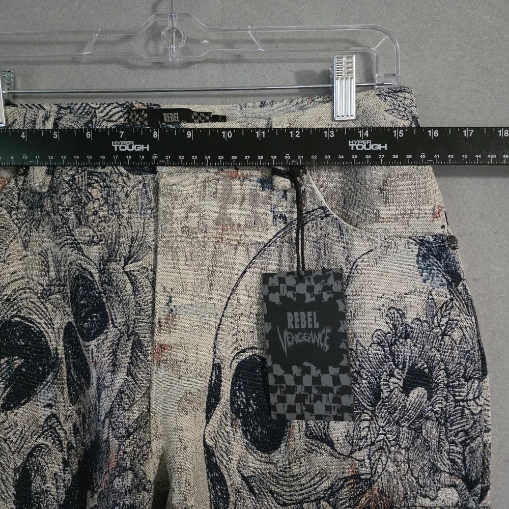 NWT Rebel Vengeance Mens Tapestry Cargo Jeans Skull AOP Size 28x33